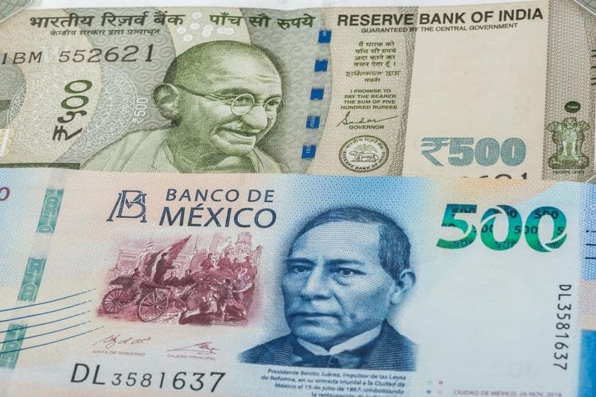 500 indiai rúpia és 500 mexikói peso bankjegy.