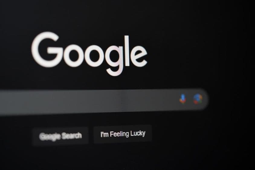 Google kereső egy, számítógép képernyőjén Dubaiban.