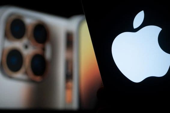 Az Apple új iPhone 17 bemutatója a képernyőn.