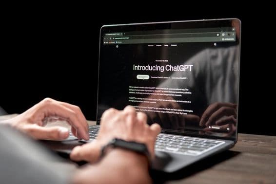 Chat GPT mesterséges intelligencia weboldalának közeli képe.