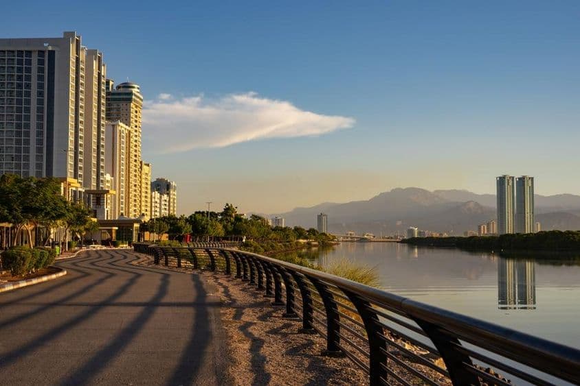 Ras al Khaimah emirátus kilátás az Egyesült Arab Emírségek északi részén.