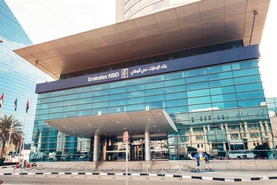 Az Emirates NBD toronyépülete Dubaiban.