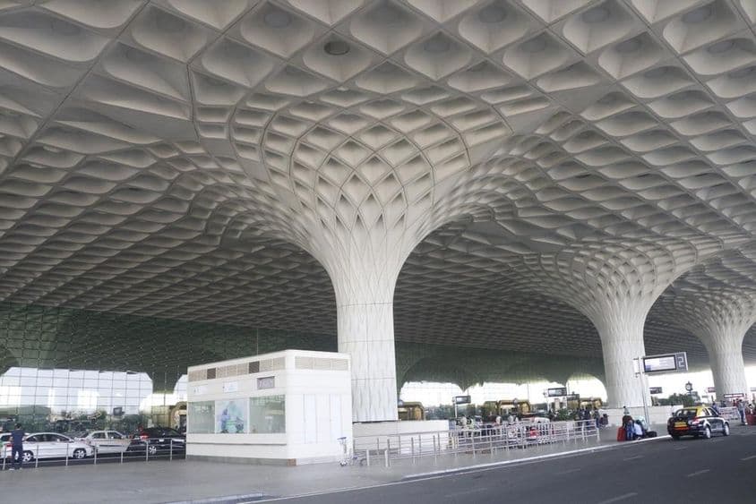 A mumbai nemzetközi repülőtér külső nézete.