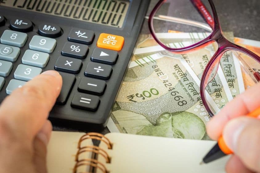 Pénzügyi elszámolások indiai rúpiában.