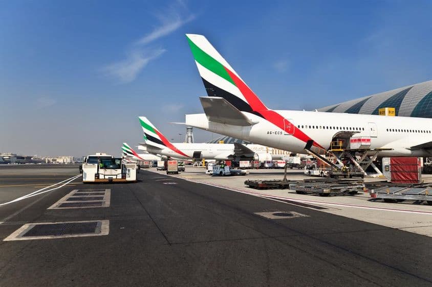 Emirates repülőgépek a Dubai repülőtéren.