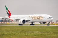 Emirates Boeing 777-31H (ER) REG: A6-ENE a prágai Vaclav Havel repülőtéren.