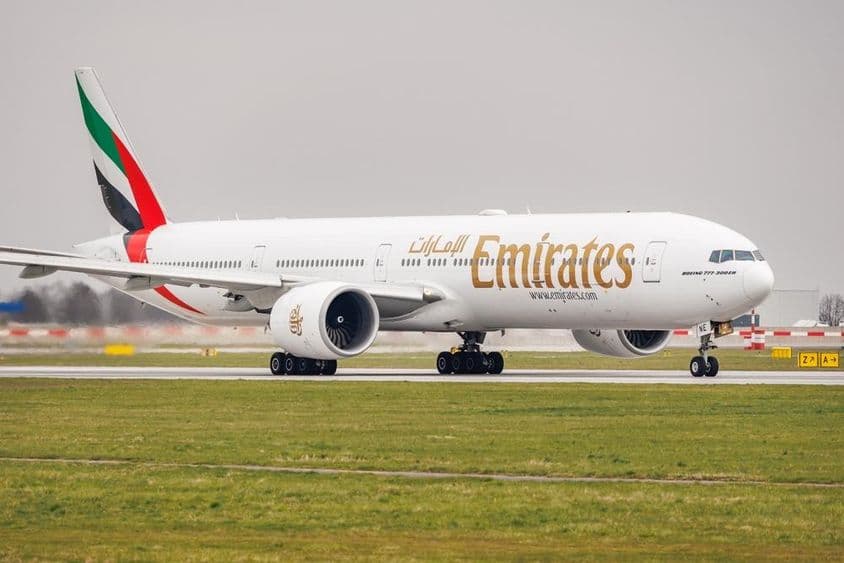 Emirates Boeing 777-31H (ER) REG: A6-ENE a prágai Vaclav Havel repülőtéren.