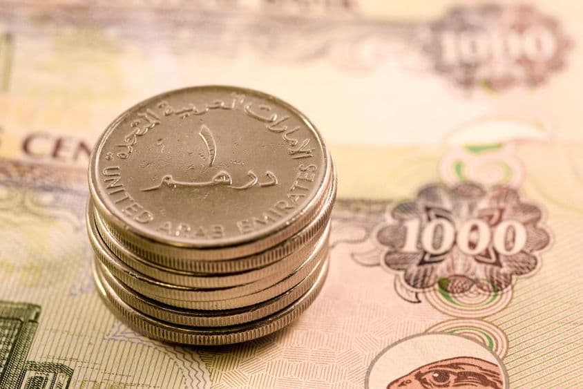 Dirham bankjegyek és érmék.