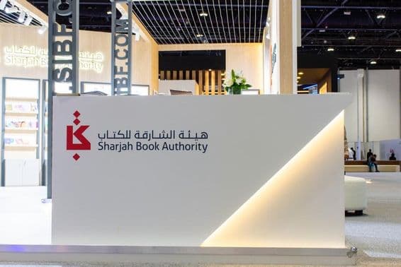 A Sharjah Book Authority pavilonja a 2024-es Abu Dhabi Nemzetközi Könyvvásáron.