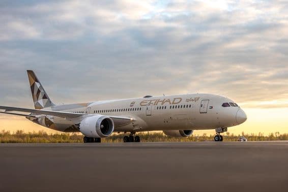 Az ETIHAD Airways Boeing 787-9 Dreamliner gurul.