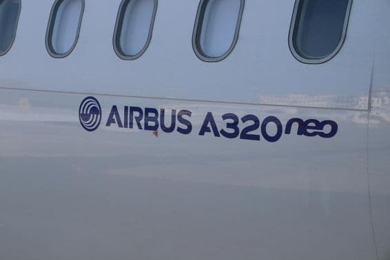Airbus A 320-as repülőgép a mumbai repülőtéren, Maharashtra államban.