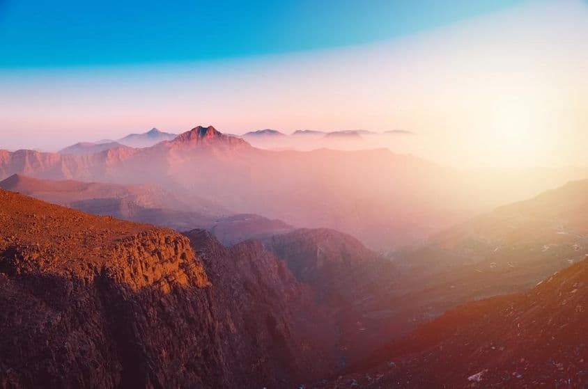 Kilátás a fenséges Jebel Jais-hegyre Ras Al Khaimahban.