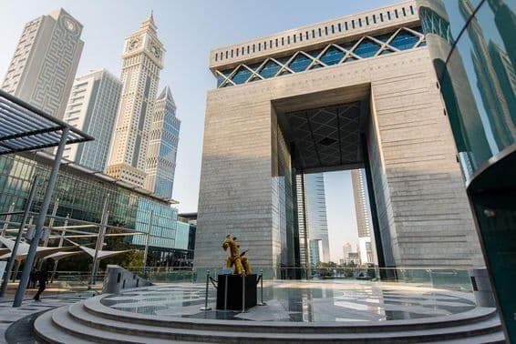 DIFC (Dubai Nemzetközi Pénzügyi Központ) főváros kapuja.