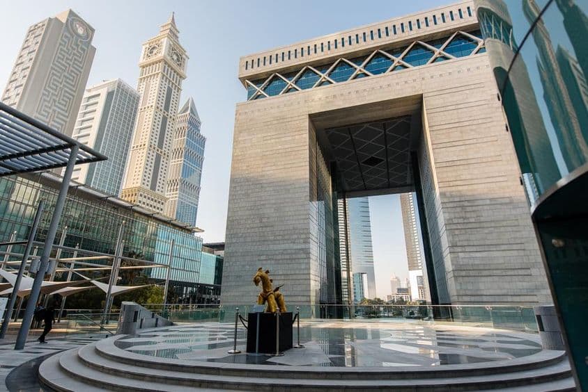 DIFC (Dubai Nemzetközi Pénzügyi Központ) főváros kapuja.