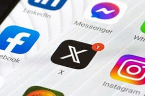 Twitter vagy X kezdőbetűs logó és alkalmazás okostelefonon.