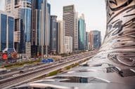 Városkép Dubai bemutatja a Museum of the Future és Sheikh Zayed Avenue.