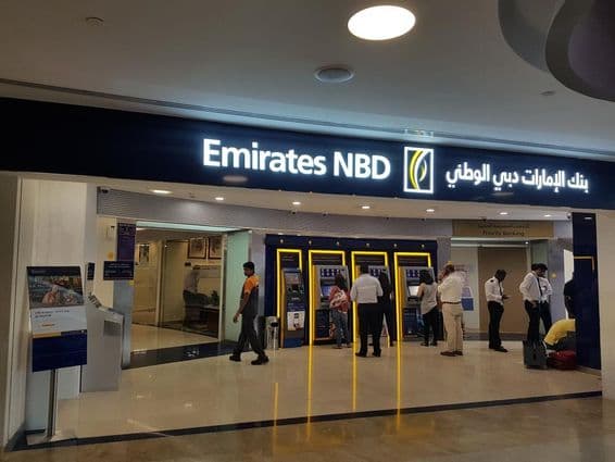 Az EMIRATES BANK üzlete a BurJuman bevásárlóközpontban, Dubaiban.