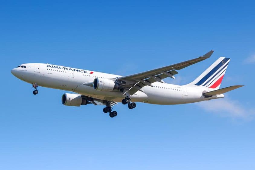 Air France Airbus A330 repülőgép a párizsi Charles de Gaulle repülőtéren.