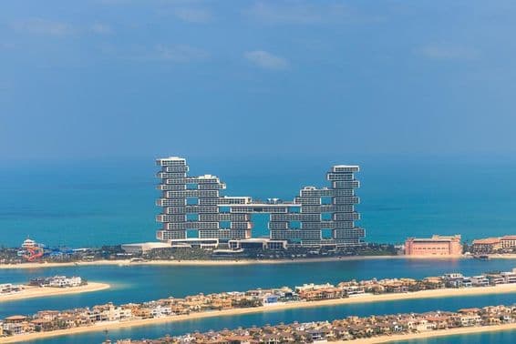 Atlantis Royale ultra luxus üdülőhelya Palm Jumeirah-szigeteken.