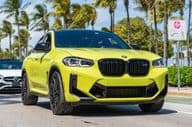 2022-es BMW X4 M crossover.