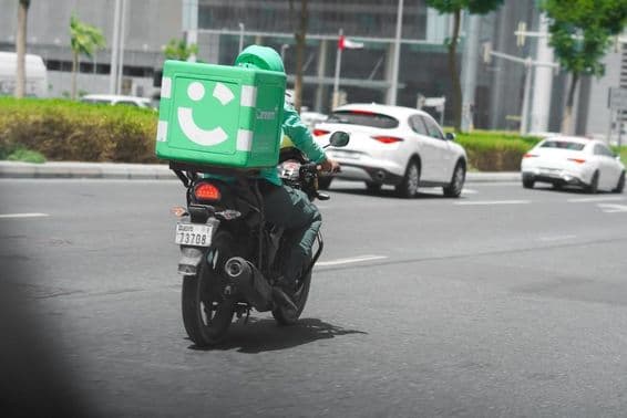 Dubai Careem Ételkiszállító Motoros captain.