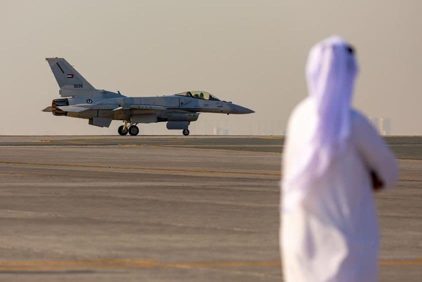 Az Egyesült Arab Emírségek légierejének F-16 vadászgépe.