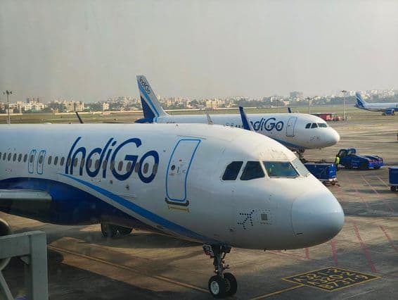 Indigo Aero repülőgép a Dum Dum repülőtéren