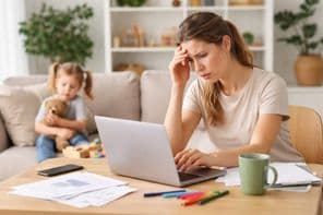 Otthoni munka gyermek mellett