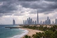 Hűvös dubai tengerpart panoráma