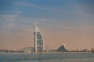A Burj Al Arab hotel a modern épülete dubaiban