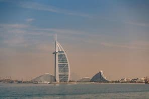 A Burj Al Arab hotel a modern épülete dubaiban