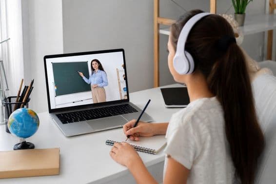 Online tanulás otthoni környezetben