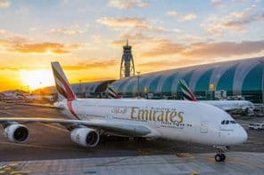 Dubai repülőtér naplementében