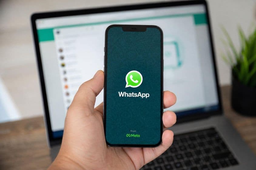 WhatsApp szigorítások UAE 2026