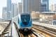 Dubai Metro vonat tömegközlekedés a Dubai Marina
