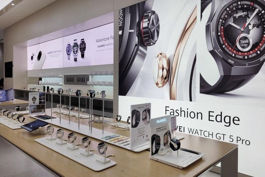 Egy Huawei kiskereskedelmi üzlet belső képe