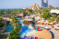 Kilátás az Aquaventure víziparkra, a Neptunusz-toronyra