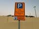 A Dubai Önkormányzat nyilvános parkolási jelzőtáblája.