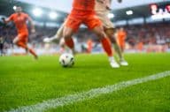 fű és oldalvonal a futballpályán a stadionban