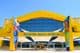 Warner Bros World fedett vidámpark főbejárata Abu Dhabiban