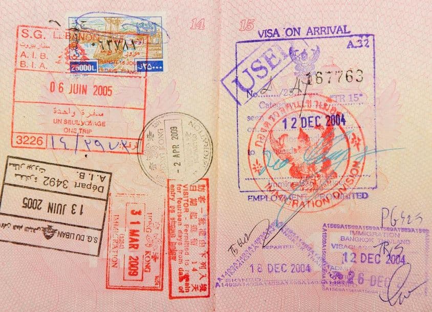 útlevél thai, hongkongi és libanoni pecsétekkel